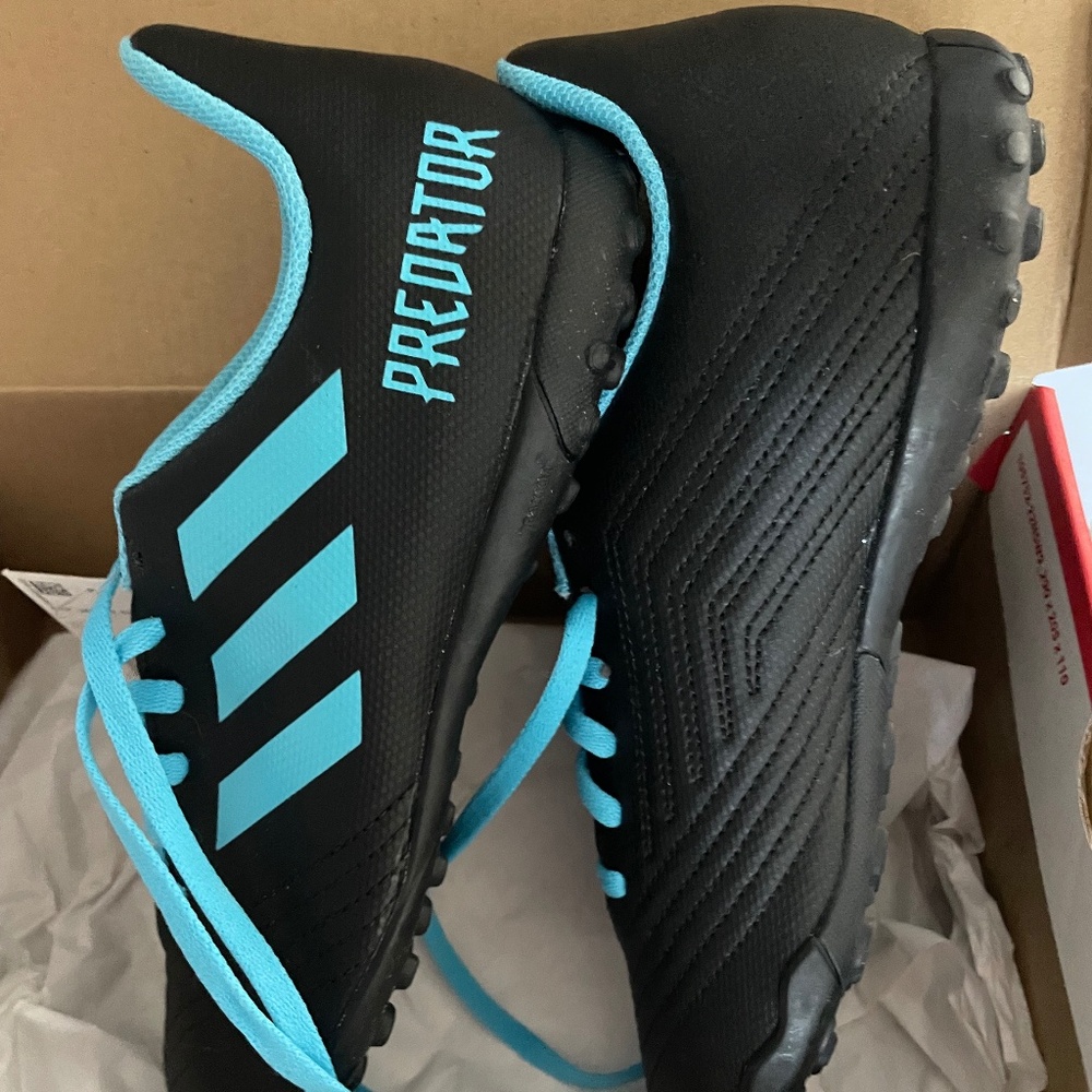 Adidas Predator 19.4 turf shoes Boys size 6